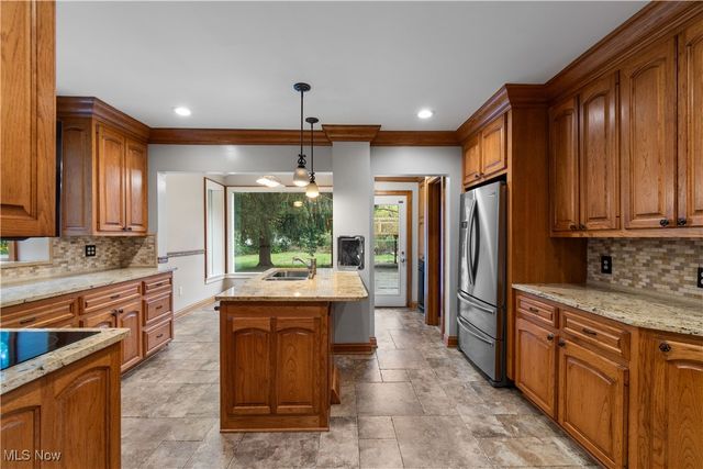 4698 Manchester Road, New Franklin, OH 44319