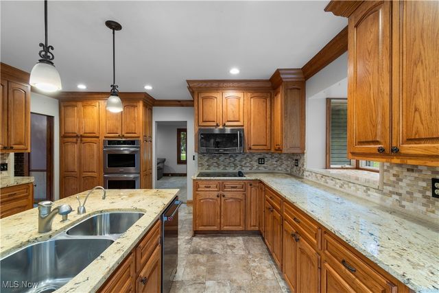 4698 Manchester Road, New Franklin, OH 44319