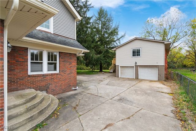 4698 Manchester Road, New Franklin, OH 44319