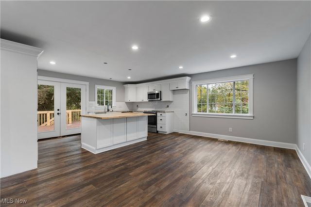 4698 Manchester Road, New Franklin, OH 44319