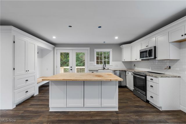 4698 Manchester Road, New Franklin, OH 44319