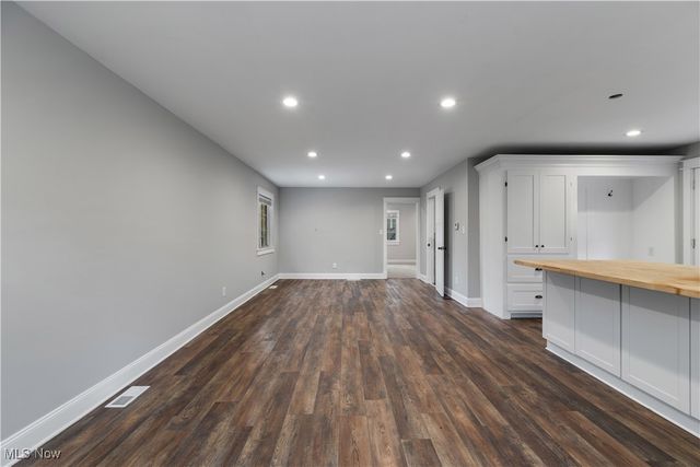 4698 Manchester Road, New Franklin, OH 44319