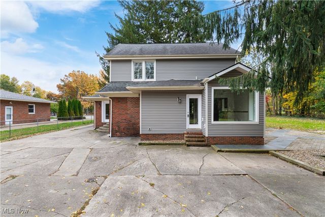 4698 Manchester Road, New Franklin, OH 44319