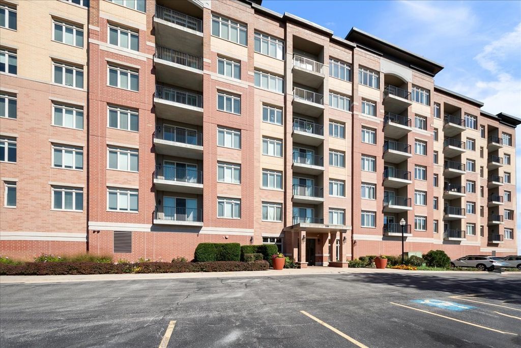 1199 E Port Clinton Road 710, Vernon Hills, IL 60061
