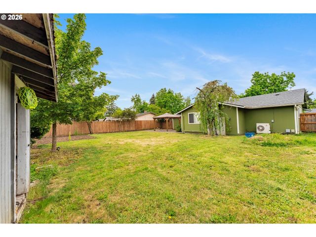 1735 RAINBOW Dr, Springfield, OR 97477