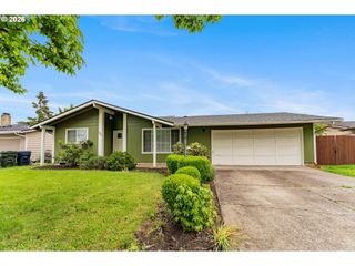 1735 RAINBOW Dr, Springfield, OR 97477
