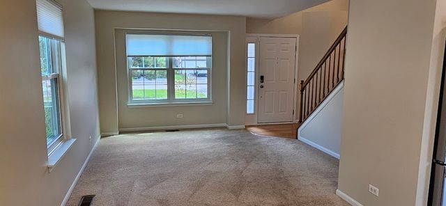 450 Rosewood Crossing, Lindenhurst, IL 60046