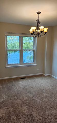 450 Rosewood Crossing, Lindenhurst, IL 60046