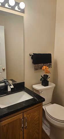 450 Rosewood Crossing, Lindenhurst, IL 60046