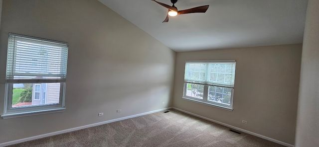 450 Rosewood Crossing, Lindenhurst, IL 60046