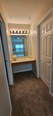 450 Rosewood Crossing, Lindenhurst, IL 60046