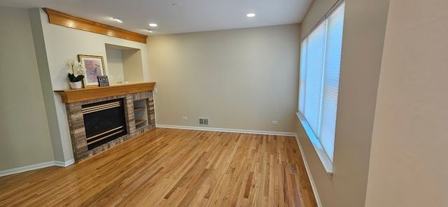 450 Rosewood Crossing, Lindenhurst, IL 60046
