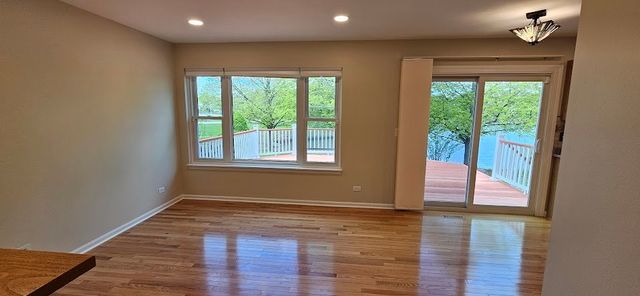450 Rosewood Crossing, Lindenhurst, IL 60046