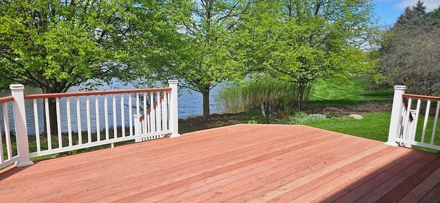 450 Rosewood Crossing, Lindenhurst, IL 60046
