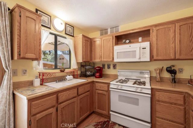 952 D, Big Bear City, CA 92314