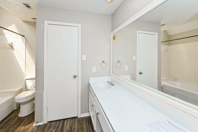 11811 Meadowchase Drive, Houston, TX 77065