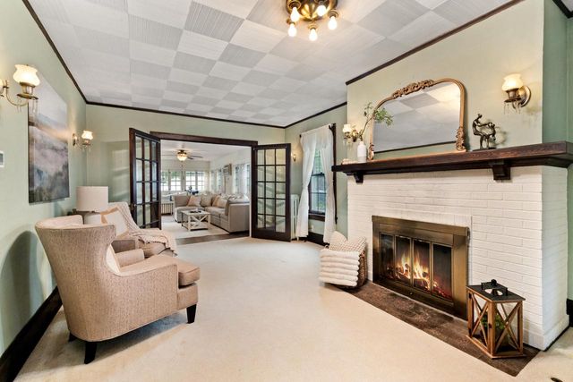 306 Park AVENUE, Pewaukee, WI 53072