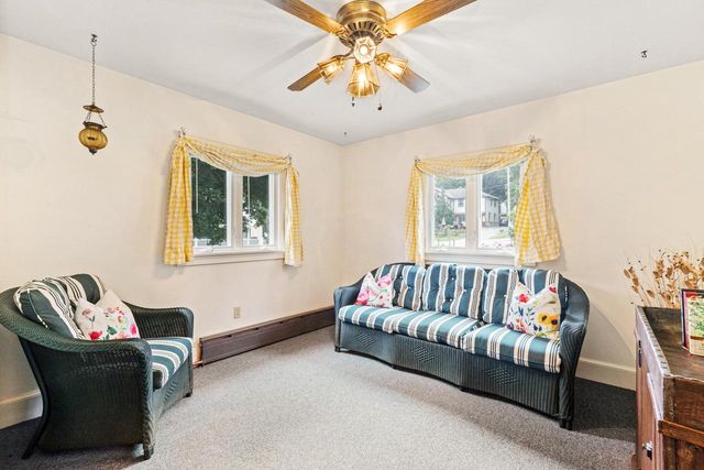 306 Park AVENUE, Pewaukee, WI 53072
