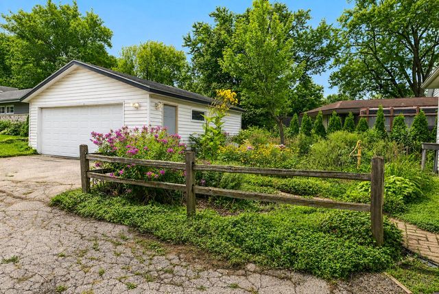 306 Park AVENUE, Pewaukee, WI 53072