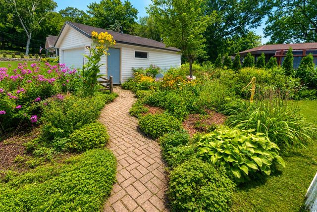 306 Park AVENUE, Pewaukee, WI 53072