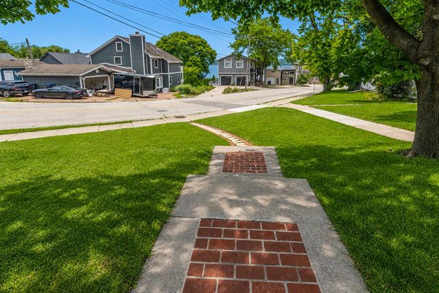 306 Park AVENUE, Pewaukee, WI 53072