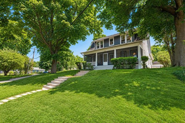 306 Park AVENUE, Pewaukee, WI 53072