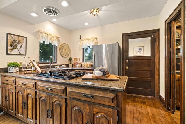 306 Park AVENUE, Pewaukee, WI 53072
