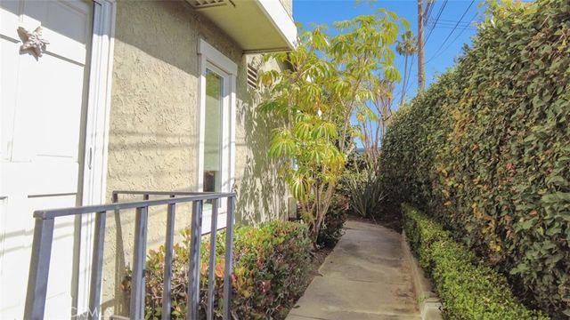 322 Ogle Street Unit C, Costa Mesa, CA 92627