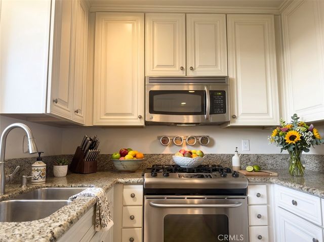 322 Ogle Street Unit C, Costa Mesa, CA 92627