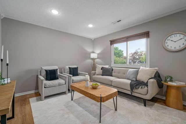 4858 Wallington Drive, Hilliard, OH 43026
