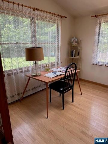 9 Watch Hill Road, Mahwah, NJ 07430