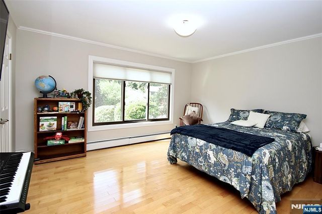 9 Watch Hill Road, Mahwah, NJ 07430