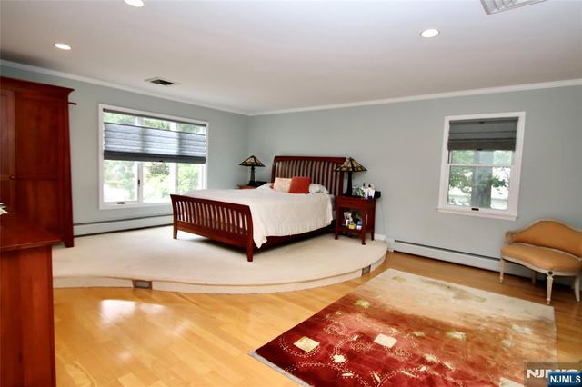 9 Watch Hill Road, Mahwah, NJ 07430
