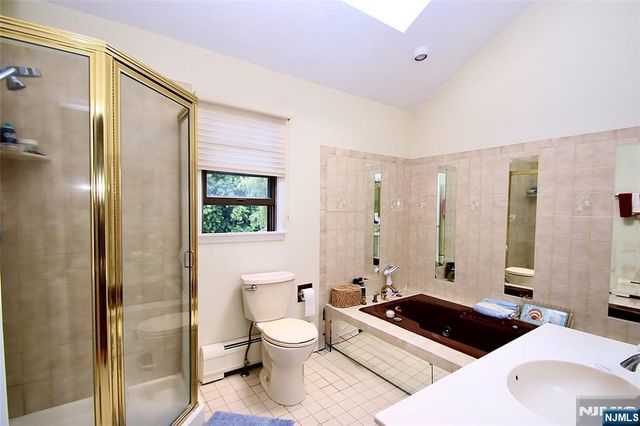 9 Watch Hill Road, Mahwah, NJ 07430