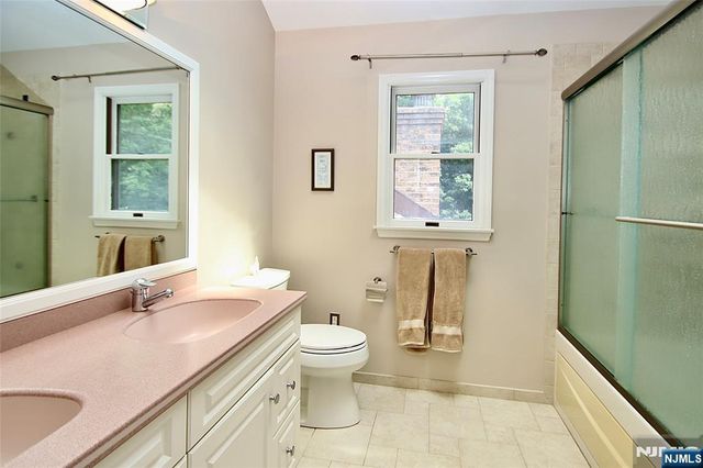 9 Watch Hill Road, Mahwah, NJ 07430