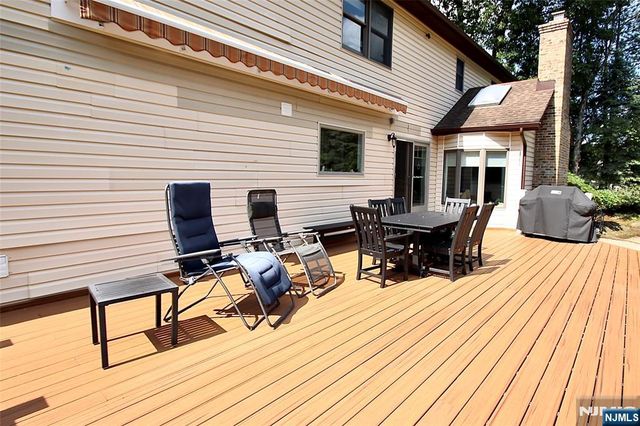 9 Watch Hill Road, Mahwah, NJ 07430