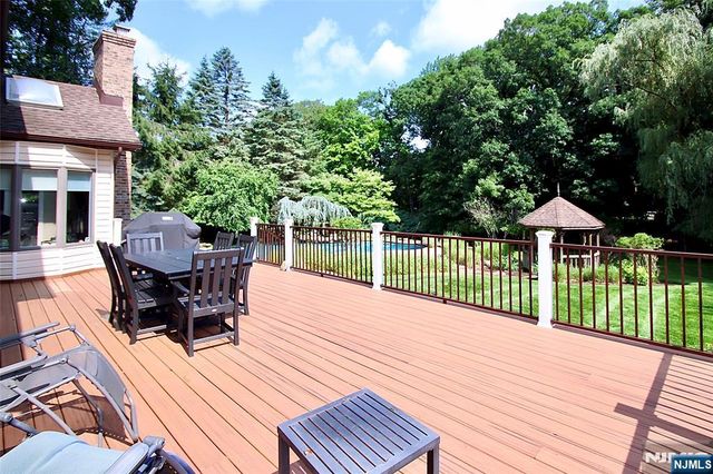 9 Watch Hill Road, Mahwah, NJ 07430