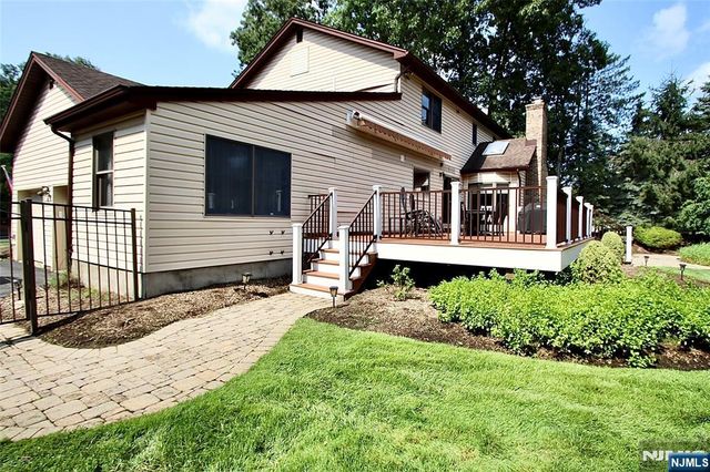 9 Watch Hill Road, Mahwah, NJ 07430