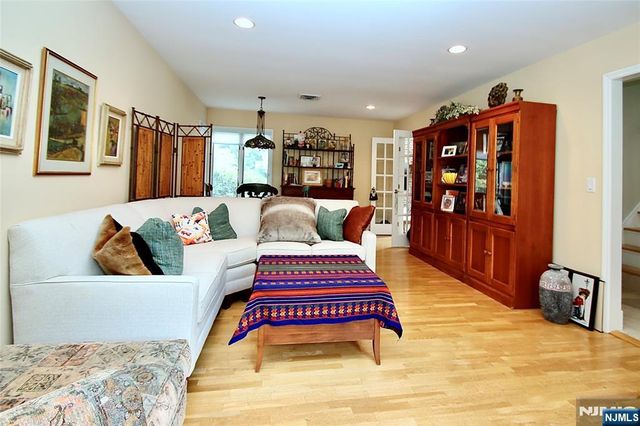9 Watch Hill Road, Mahwah, NJ 07430