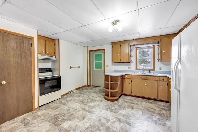 17802 CTH R, Denmark, WI 54208