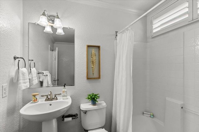 5535 Thornhill Ct, Stockton, CA 95219