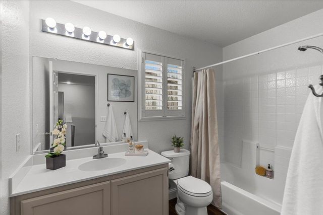 5535 Thornhill Ct, Stockton, CA 95219