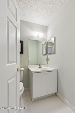 25 Phoenix Court, Tinton Falls, NJ 07712