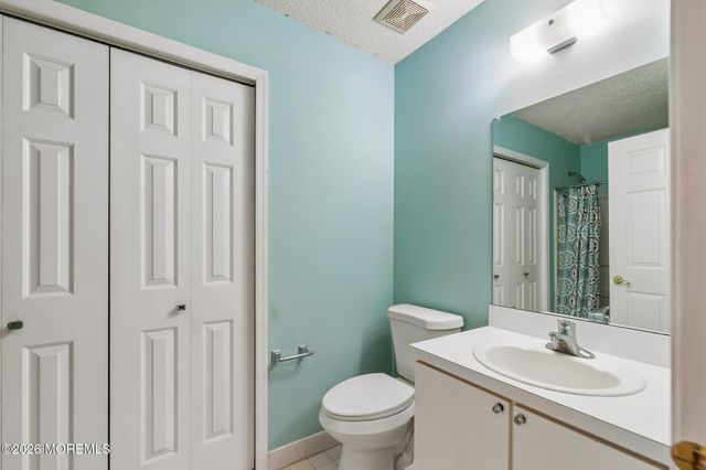 25 Phoenix Court, Tinton Falls, NJ 07712
