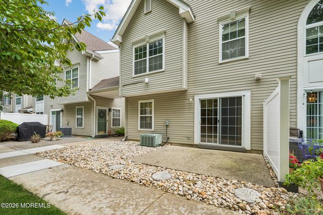 25 Phoenix Court, Tinton Falls, NJ 07712