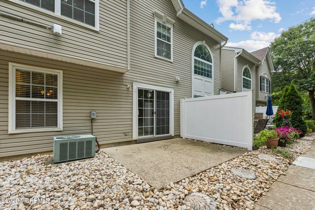 25 Phoenix Court, Tinton Falls, NJ 07712