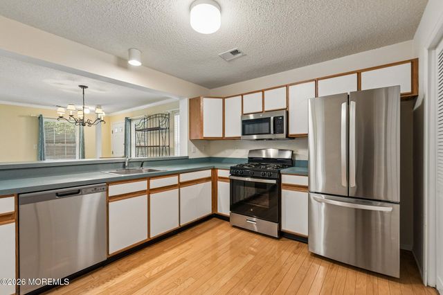 25 Phoenix Court, Tinton Falls, NJ 07712