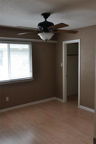 5 W Broken Oak Court, The Woodlands, TX 77381