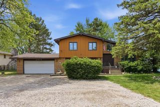 2915 W Walton Boulevard, Waterford Twp, MI 48329