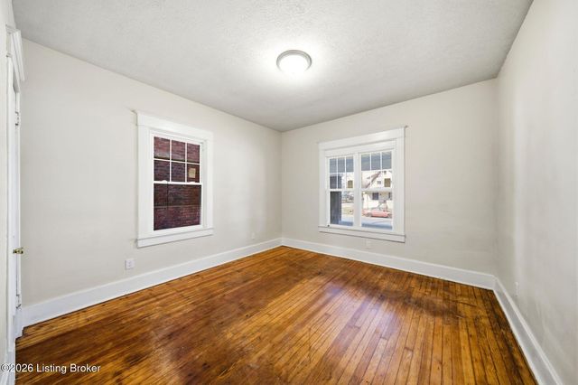 3426 River Park Dr, Louisville, KY 40211